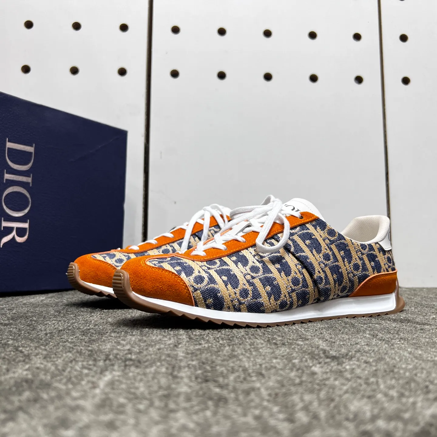 Factory price: 420💰【DIAo•Dior】Original quality.~ Unique modern style sneakers. 🏃A must-have casual shoe for trendy men😍😍 Original brand imported from Italy, imported original leather, sheep lining (refuses to discolor and grind feet) Sole: Original sole provided by the original factory, French lazy style design ⚠️Fit to the feet, original quality, super comfortable original sole. It’s like shooting the real thing 🎬The real thing is better, high-quality sneakers, size: 38-44, custom-made 45